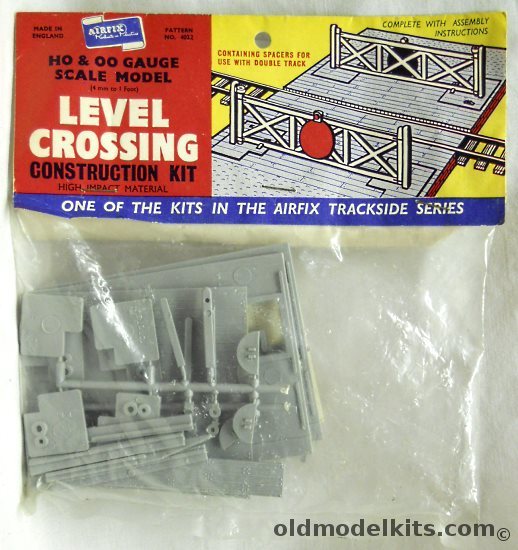 Airfix 1/87 Level Crossing - HO and OO Scale - T1 Logo, 4022 plastic model kit